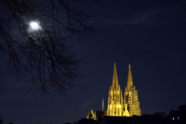 Regensburg, Bavaria, Full moon, St Peter's Cathedral, March, Germany, Europe