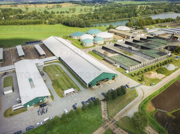 Federal Minister of Food and Agriculture, Cem Özdemir, visits Großdrebnitzer Agrarbetriebsges. mbH together with Saxony's Minister of Agriculture, Wolfram Günther