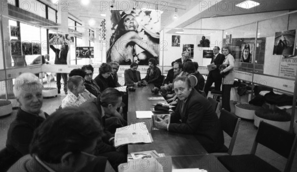 The Interpress was the eastern counterpart to the Worldpress here the jury and exhibition of the Interpress 1975 here on 29.04.1975 in East Berlin (GDR) with a visit of the inisterpraesident of the GDR Willi Stoph .meeting of the jury, Germany, Europe