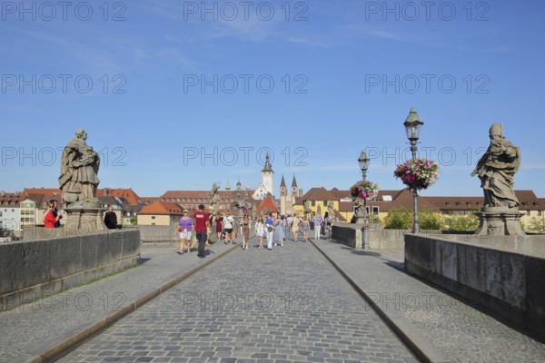 Pedestrians on the Old Main Bridge with sculptures and view of the old town, old, historic Würzburg, Lower Franconia, Franconia, Bavaria, Germany, Europe