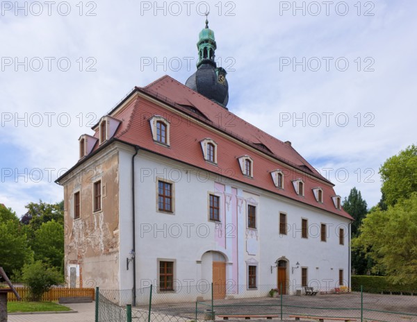 Old and new Hof Castle in Naundorf