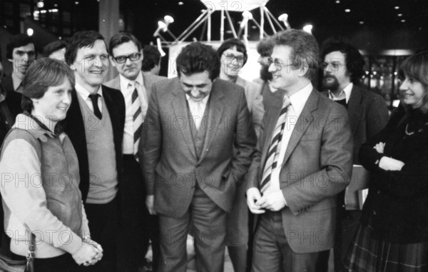 Two men meet for talks between East and West. Gerhard Schroeder (Chairman of the Jusos) and Egon Krenz (Chairman of the FDJ) on 22.03.1980 in Bonn.N.N. Gerhard Schroeder, Egon Krenz, Cartsen Voigt, N.N. from left, Germany, Europe