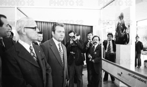 The Interpress was the eastern counterpart to the Worldpress here the jury and exhibition of the Interpress 1975 here on 29.04.1975 in East Berlin (GDR) with a visit of the inisterpraesident of the GDR Willi Stoph .Willi Stoph 2.f.l, Germany, Europe