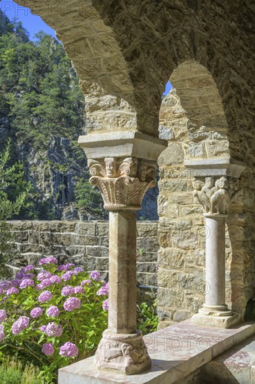 Capital from the cloister of Saint Martin du Canigou Abbey, Casteil, Département Pyrénées-Oriental, France, Europe