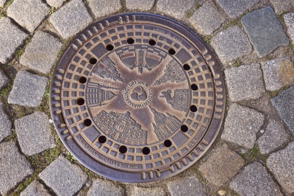 Manhole cover with sights, cobblestones, street Taschenberg, Dresden, state capital, independent city, Saxony, Germany, Europe
