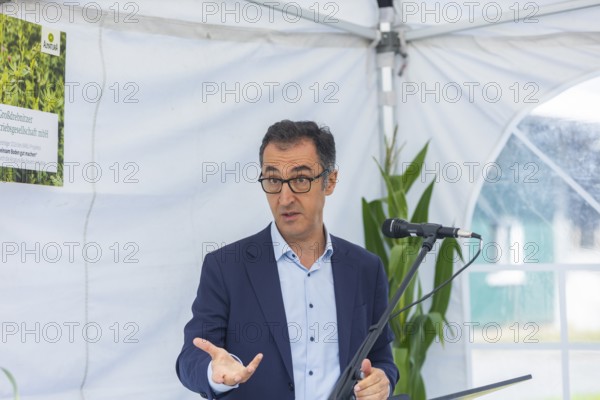 Federal Minister of Food and Agriculture, Cem Özdemir, visits Großdrebnitzer Agrarbetriebsges. mbH together with Saxony's Minister of Agriculture, Wolfram Günther