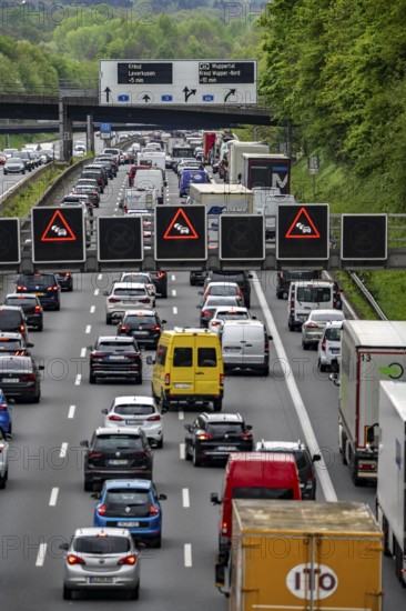 The A3 motorway, heavy traffic on 8 lanes, including the temporarily open hard shoulder, in front of the Hilden motorway junction, looking south, near Erkrath, traffic jam after accident, information board showing delays, North Rhine-Westphalia, Germany, Europe