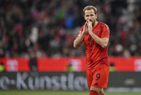 Harry Kane FC Bayern Munich FCB (09) Disappointment disappointed after missed goal opportunity Gesture Gesture Allianz Arena, Munich, Bayern, Germany, Europe