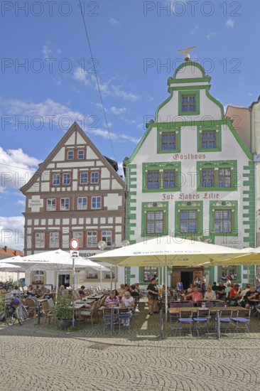Historic restaurant Hofbräu am Dom with green tail gable, green, houses, street pub, people, cathedral square, Erfurt, Thuringia, Germany, Europe