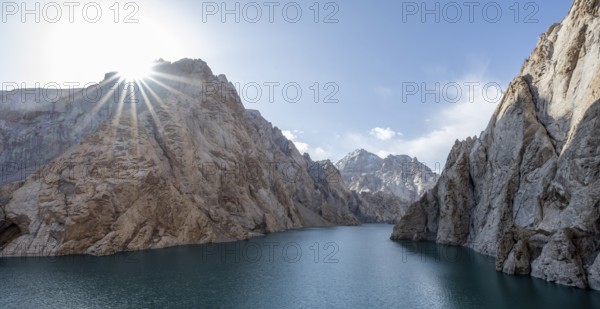 Mountain lake Kol Suu rocky steep mountains, sun star, Kol Suu Lake, Kurumduk Valley, Sary Beles Mountains, Naryn Province, Kyrgyzstan, Asia