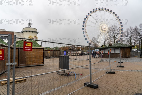The Christmas market at the Centro shopping centre, set up but closed due to the 2nd lockdown during the coronavirus crisis in November 2020, Oberhausen North Rhine-Westphalia, Germany, Europe