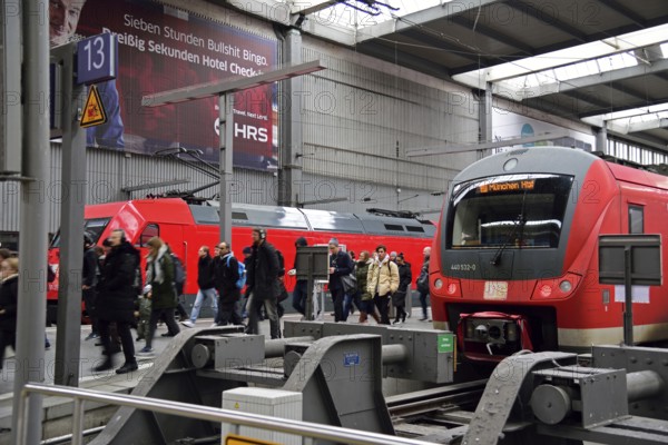 Europe, Germany, Bayer, Munich, main station, train arrival hall, local and long-distance transport, Europe