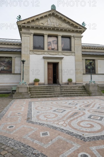 Classicist building of the Hirschsprung Collection or Den Hirschsprungske Samling, Museum of Fine Arts, with Danish art from the 19th and 20th centuries, architect Hermann Baagøe Storck, pediment relief by sculptor Kai Nielsen, Stockholmsgade, Østre Anlæg park, Copenhagen, Denmark, Europe