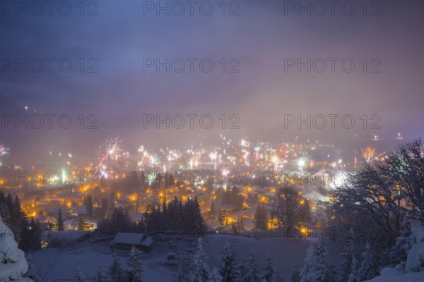 New Year's Eve fireworks, Oberstdorf, Allgäu Alps, Allgäu, Bavaria, Germany, Europe