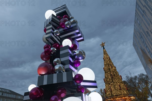 Designer Christmas tree of the cosmetics brand Sephora on the Kö, Königsalle, twilight, Düsseldorf, North Rhine-Westphalia, Germany, Europe
