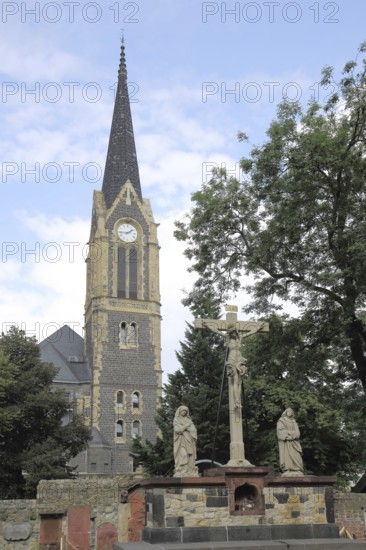 St. Peter's Church in the Neo-Renaissance and Crucifixion Group, Jesus Cross, City Centre, Main, Frankfurt, Hesse, Germany, Europe