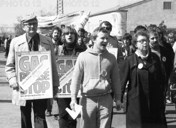 In the municipal election campaign, members and supporters of the German Communist Party (DKP) demonstrated for a price freeze on gas, against arms spending and against a firing range in Kaefertal, Germany, Europe