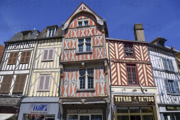 Half-timbered facades on the Place Charles Surugue, Auxerre, Département Yonne, Region Bourgogne-Franche-Comté, Burgundy, France, Europe