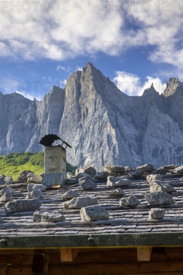The Ladiz-Alm, the high pasture of the Eng-Alm, shingle roof weighed down with stones, Ladiz-Alm, Karwendel Mountains, Tyrol, Austria, Europe