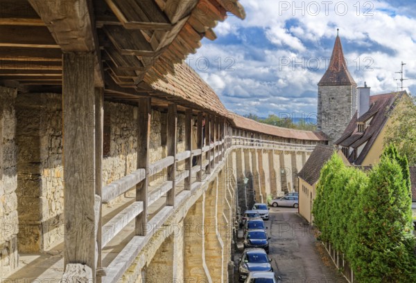 Walkway on the historic town wall on the east side of the old town centre of Rothenburg ob der Tauber. Rothenburg, Bavaria, Germany, Europe