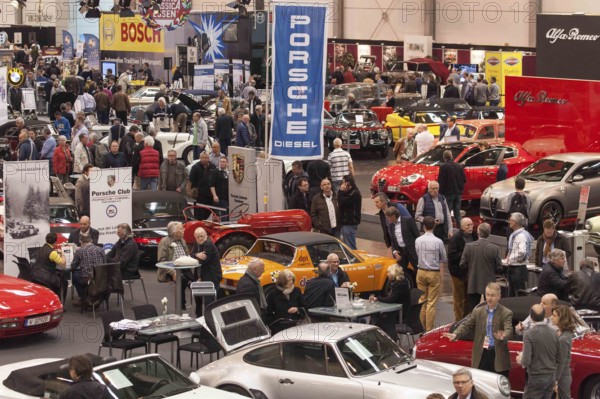 Essen.27.03.14 JE, Visitor at the Techno Classica trade fair for vintage, classic and prestige cars, motorsport, motorbikes, spare parts and restoration, Essen, 27.03.2014, Essen, North Rhine-Westphalia, Germany, Europe