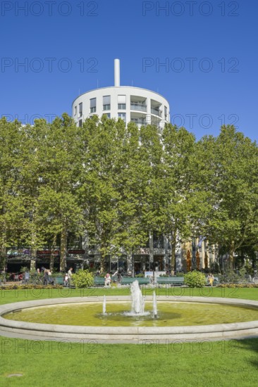Fountain, Prager Platz, Wilmersdorf, Charlottenburg-Wilmersdorf, Berlin, Germany, Europe