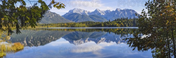 Barmsee, behind it the Karwendel mountains, Werdenfelser Land, Upper Bavaria, Bavaria, Germany, Europe