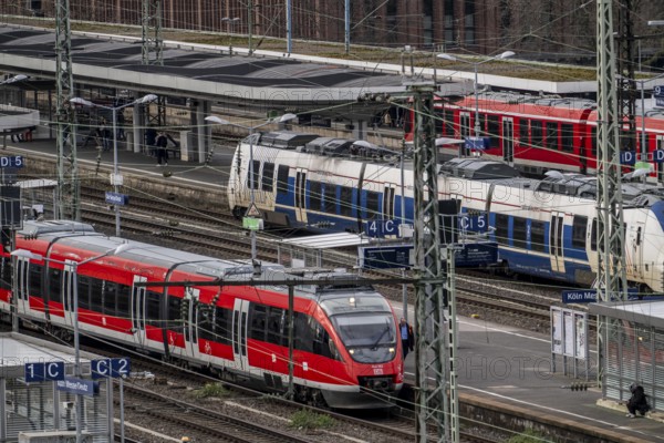 Railway station, Cologne Messe/Deutz, platforms, railway tracks Cologne, North Rhine-Westphalia, Germany, Europe