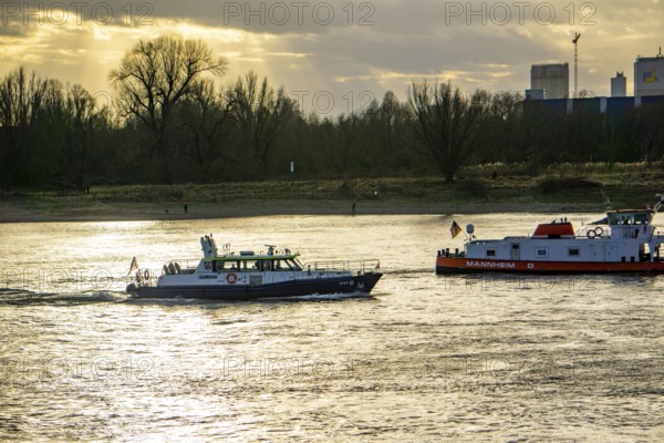 The Rhine near Düsseldorf, cargo ships, patrol boat of the water police, North Rhine-Westphalia, Germany, Europe