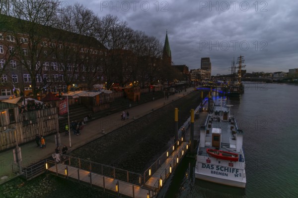 Christmas market at the historic town hall of the Hanseatic city of Bremen, market square in the old town, Christmas decorations, stalls, Germany, Europe