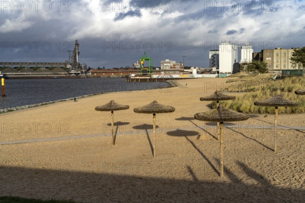 Waller Sand recreation area in Überseestadt, Free Hanseatic City of Bremen, Germany, Europe