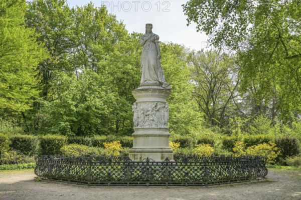 Monument to Queen Louise of Prussia, Luiseninsel, Großer Tiergarten, Tiergarten, Mitte, Berlin, Germany, Europe