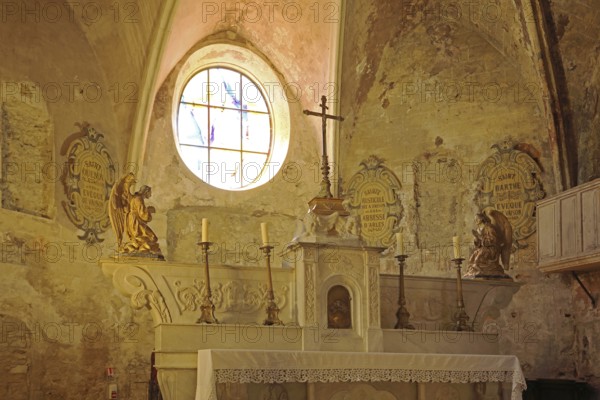 Altar in the church of Sainte-Marie de l'Assomption, interior view, angels, sculptures, cross, Vaison-la-Romaine, Vaucluse, Provence, France, Europe
