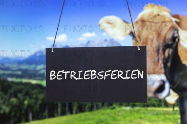 Symbolic image company holidays: Sign with the inscription BETRIEBSFERIEN in front of an alpine backdrop (Composing)