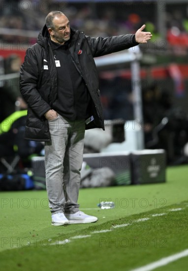 Coach Frank Schmidt 1. FC Heidenheim 1846 FCH on the sidelines Gesture Gesture Conference League, Voith-Arena, Heidenheim, Baden-Württemberg, Germany, Europe