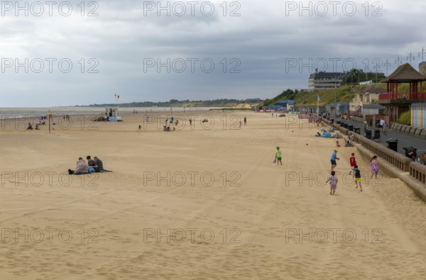 People holidaymakers beach in overcast weather, South Beach, Kirkley, Lowestoft, Suffolk, England, UK