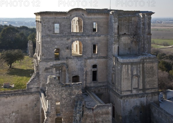 Frankr Montmajour b Arles Benedictine Abbey 59872 Baroque monastery ruins seen from the east from the donjon