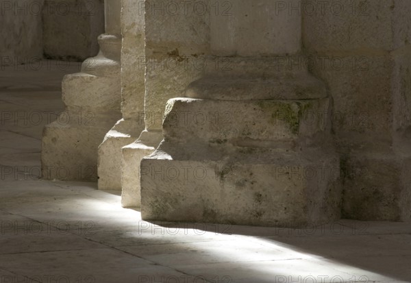 Pillar base in the nave, St., Sankt, Saint