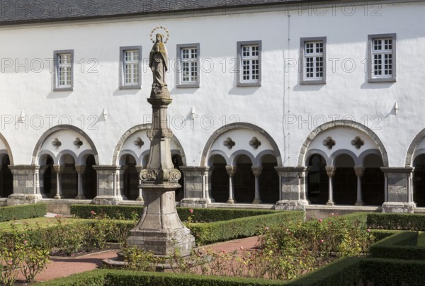 Marienhof (cloister), statue of the Virgin Mary in front of the eastern cloister wing