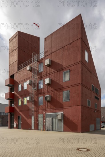 Krefeld, new main fire and rescue station, built in 2018 by GATERMANN + SCHOSSiG Architekten (SUPERGELB Architekten), training tower