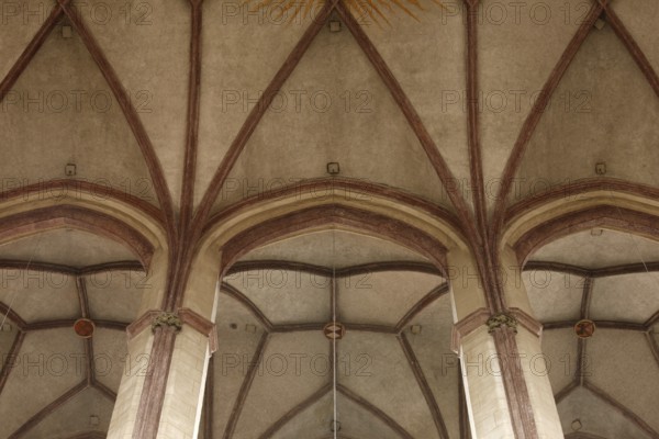 Nave, view of the north-eastern pillars and the vault of the side aisle, St., Sankt, Saint