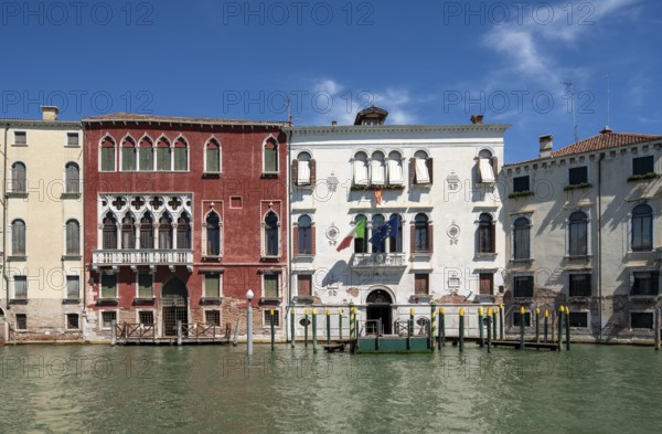 Venice, palaces on the Grand Canal, Palazzo Erizzo alla Maddalena, also Palazzo Molin Erizzo, right: Palazzo Soranzo Piovene