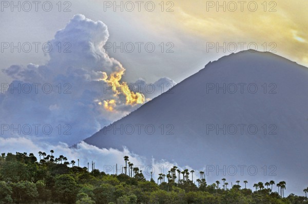 Sunset at the Gunung-Agung volcano near Amed, Bali, Indonesia, Asia
