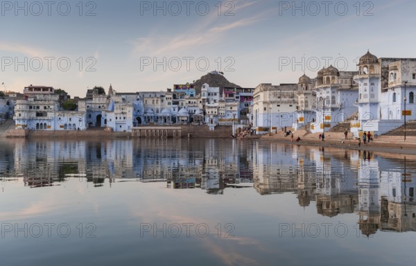Old town of Pushkar at the holy Pushkar Lake, Rajasthan, India, Asia