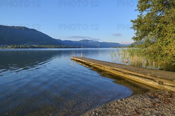 Lakeside, bathing jetty, morning, summer, Steindorf am Lake Ossiach, Lake Ossiach, Carinthia, Austria, Europe