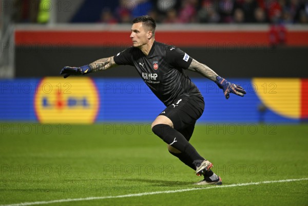 Goalkeeper Kevin Müller 1. FC Heidenheim 1846 FCH (01) UEFA Conference League campaign, perimeter advertising Lidl, logo, Voith-Arena, Heidenheim, Baden-Württemberg, Germany, Europe