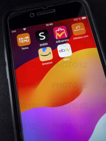 App symbols from above Chinese online retailers Online trade from China TEMU SHEIN ALIExpress Alibaba.com, below US-American US corporations Amazon and online platform Online platform ebay from USA on smartphone, international