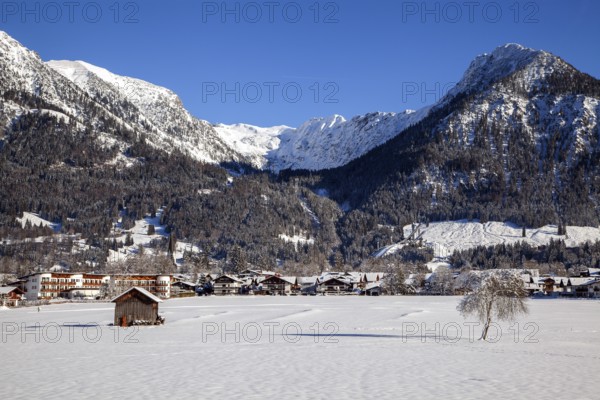Winter landscape, snowy landscape, view of Oberstdorf, behind Nebelhorn and Schattenberg, Oberallgäu, Allgäu, Bavaria, Germany, Europe