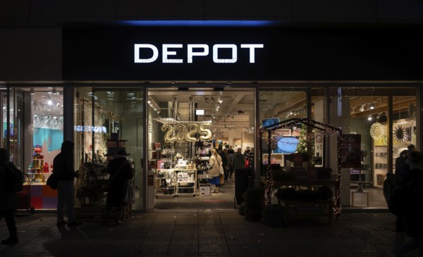 Night shot, DEPOT furniture store, decorative items, shop window, pedestrian zone, shopping, logo, shop, branch, Königsstraße, Stuttgart, Baden-Württemberg, Germany, Europe