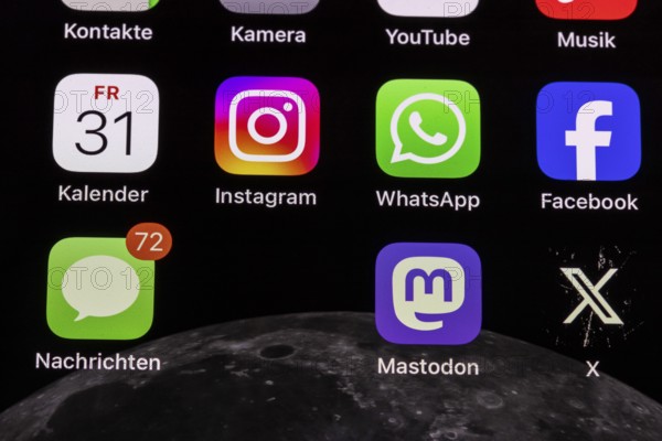 Social media, apps on the display of an iPhone. WhatsApp, Facebook, Mastodon, X, Instagram. Stuttgart, Baden-Württemberg, Germany, Europe